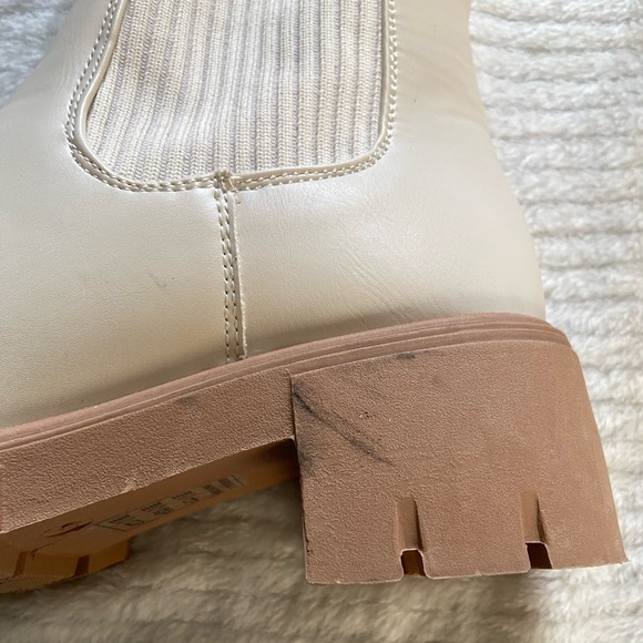 QUPID Off White Boots | 5 - Picture 6 of 6